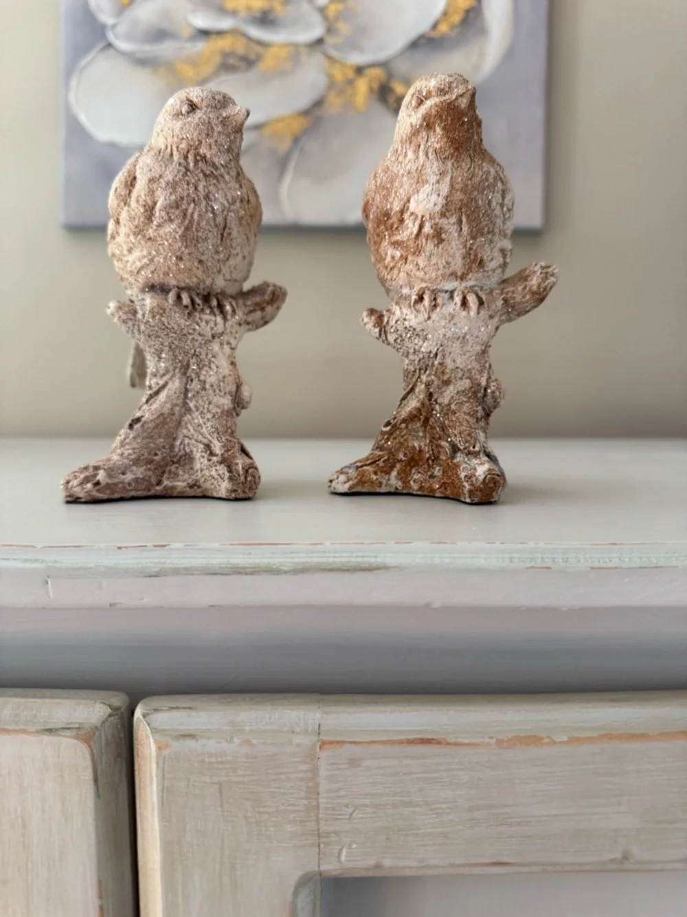 Rustic Cream/Brown Pair of Decorative Bird Sculptures made of Resin- Set of 2